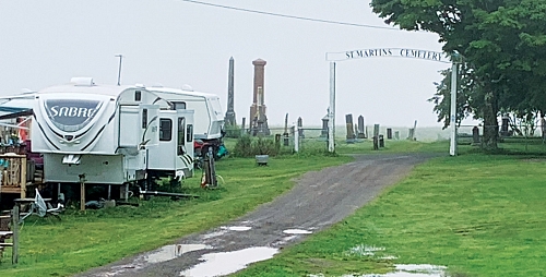 17. Une forme de « culture de proximité » ? Camper aux abords, voire habiter dans la mire d’un cimetière